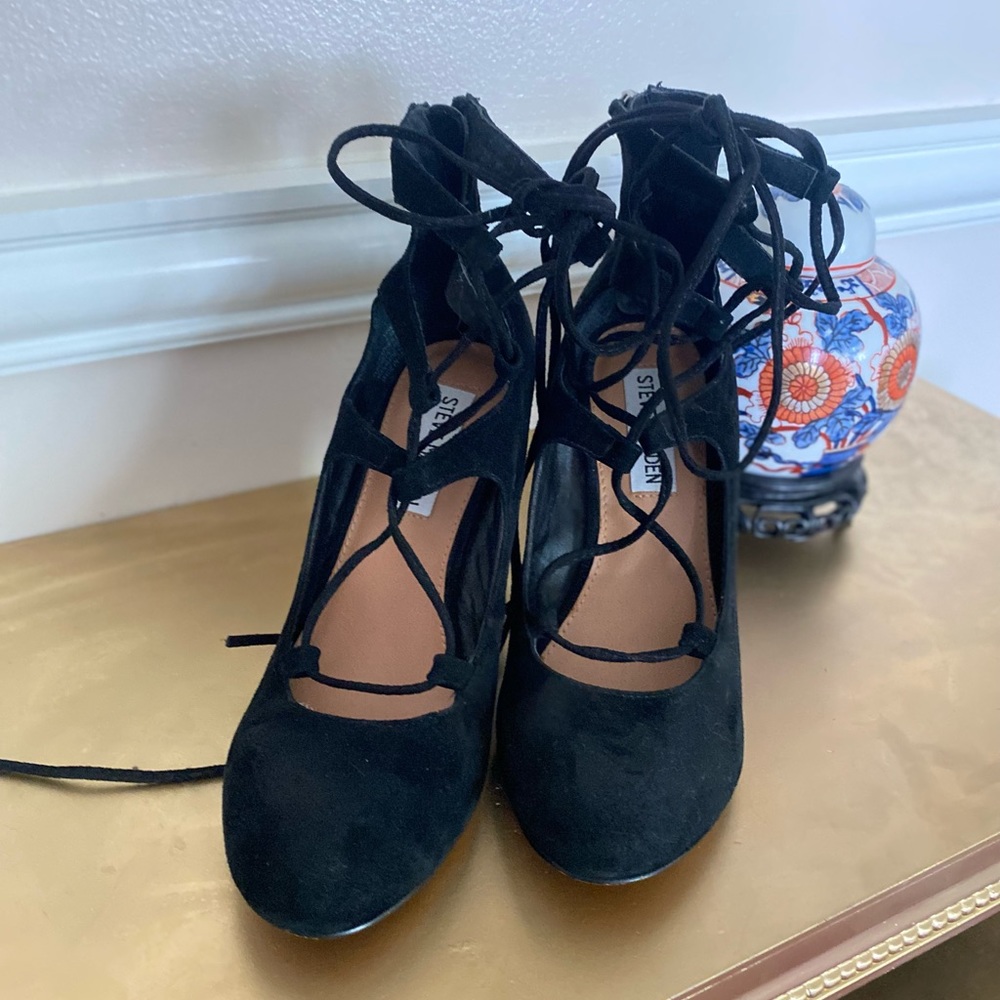 Steve Madden Ankle Lace Up Pump